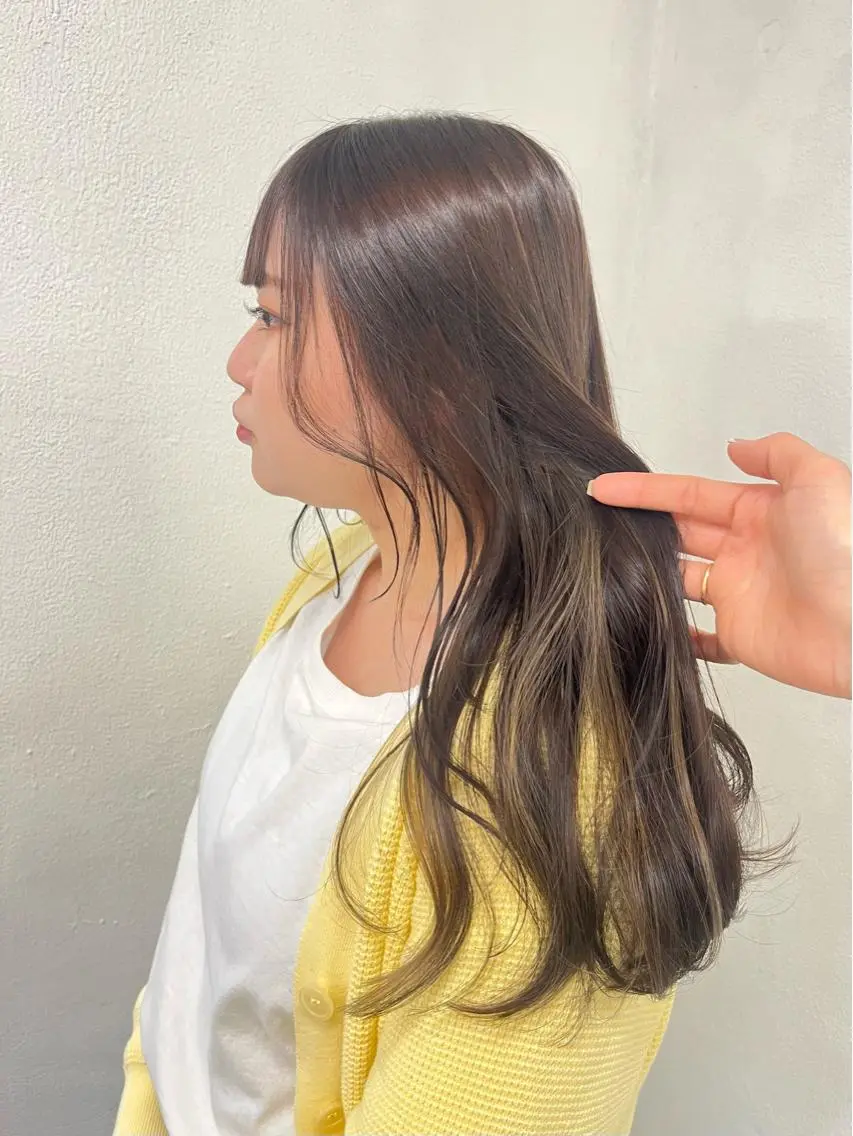 ロング エクステ ハイトーン 💭黒崎ハルカのヘアスタイル