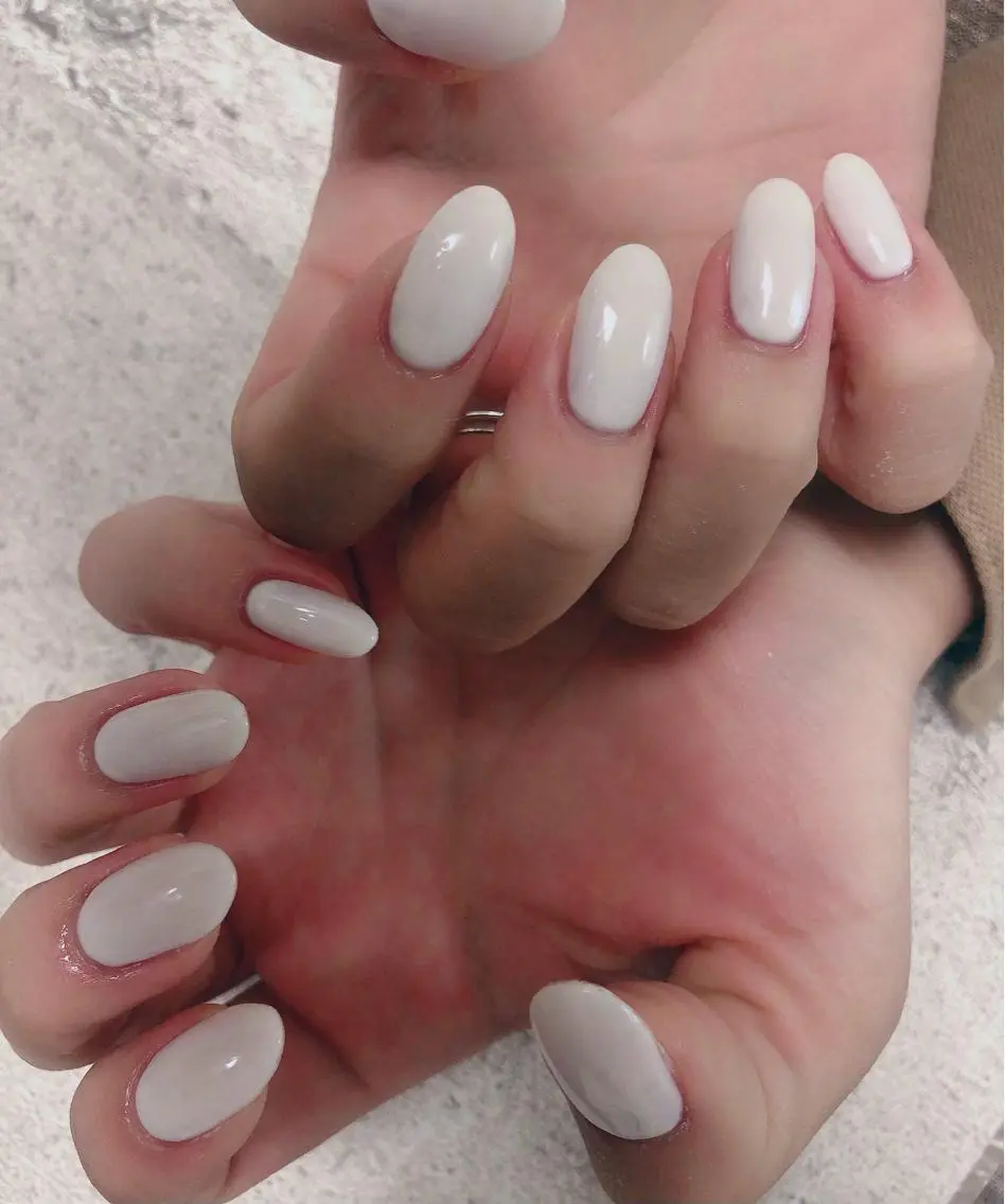 ネイル ワンカラーネイル ホワイト ハンドネイル mogunail &blowのネイルデザイン