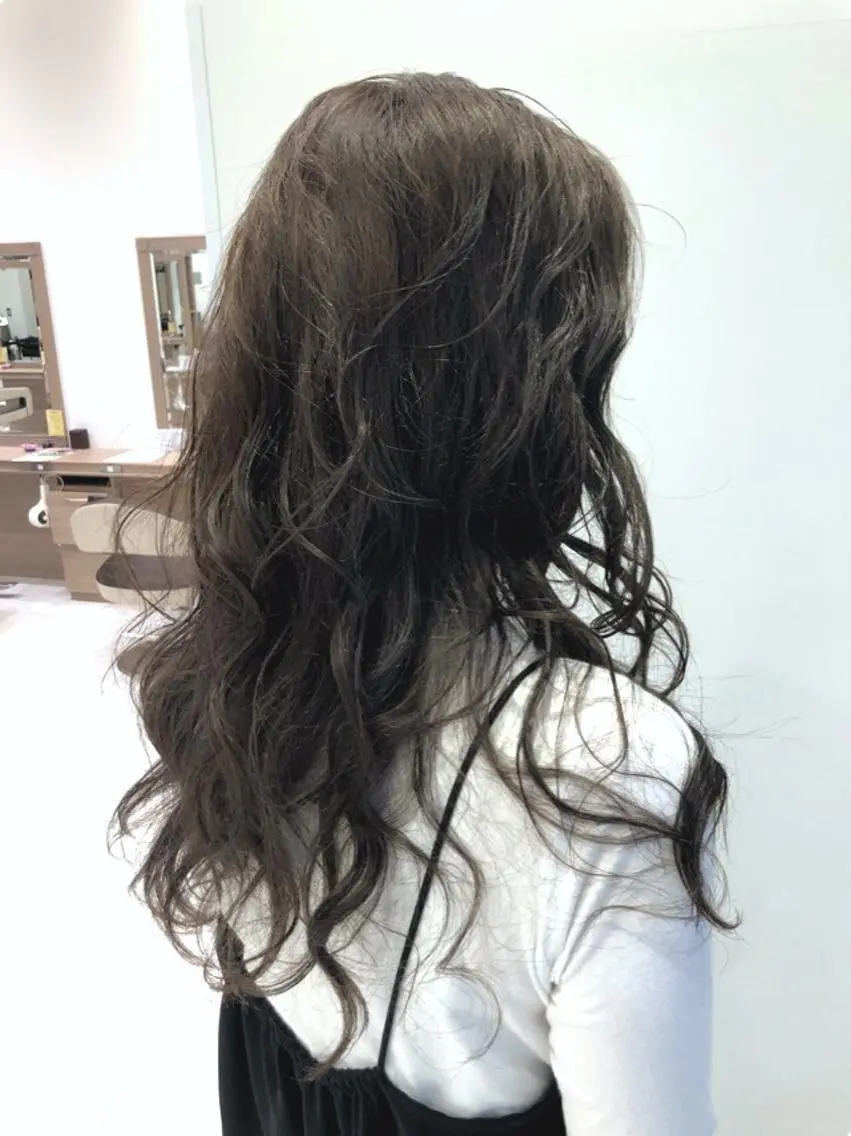 セミロング カラー イルミナカラー シルバー カット ヘアカラー トリートメント 宮林　努 / Ash 日野店のヘアスタイル