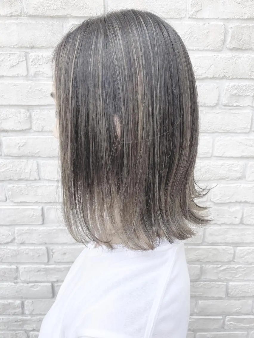 カラー あやかショート 白髪ぼかしのヘアスタイル