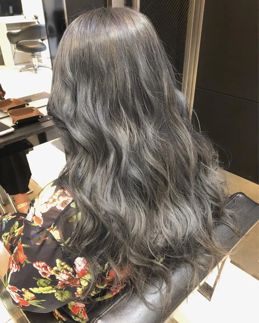 ロング カラー ブルーカラー ブルージュ 女性リピ90%🍨 🩷佐藤みずきのヘアスタイル
