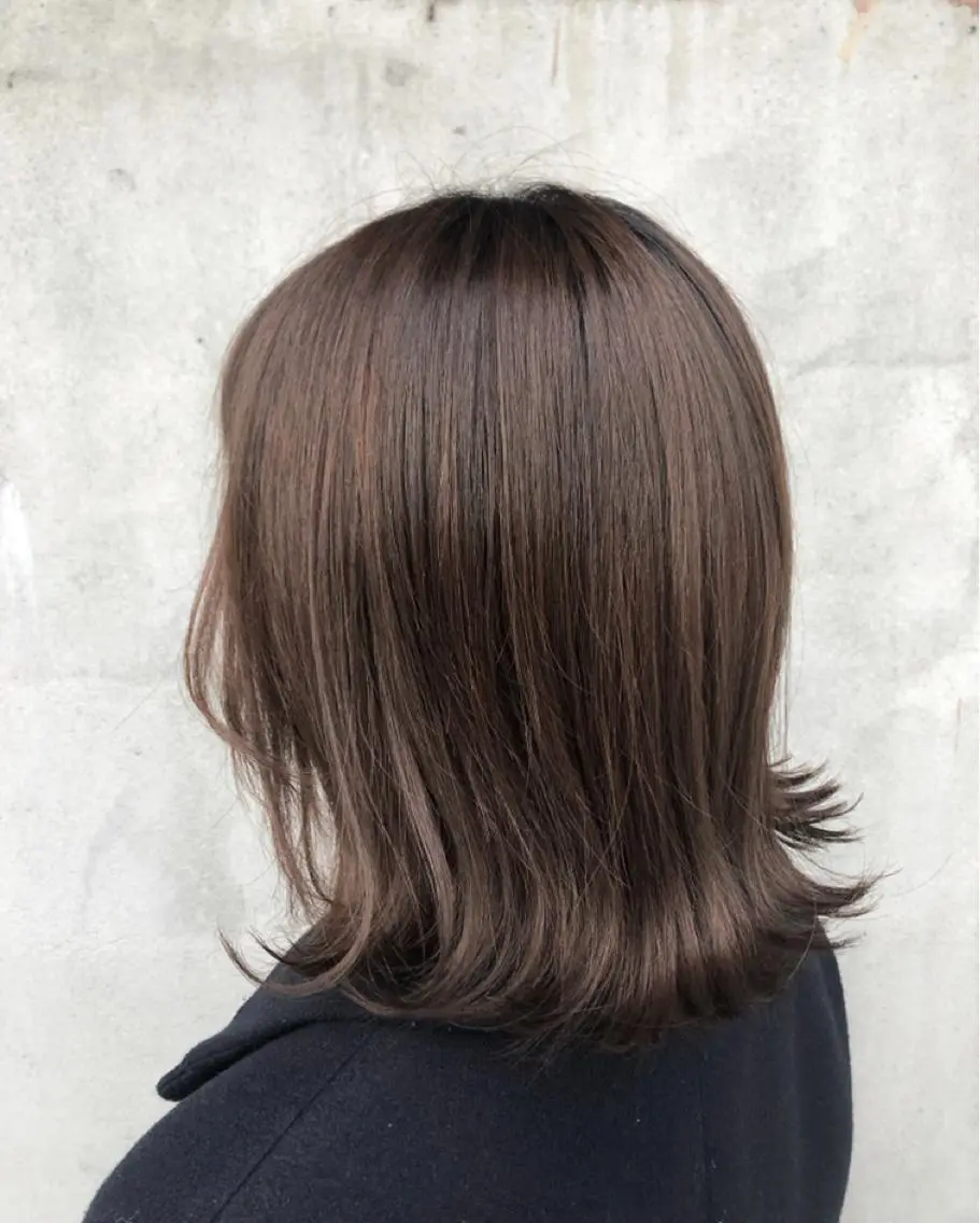 ミディアム カラー 切りっぱなしボブ アッシュ ボブ カット ヘアカラー 佐藤 美聡のヘアスタイル