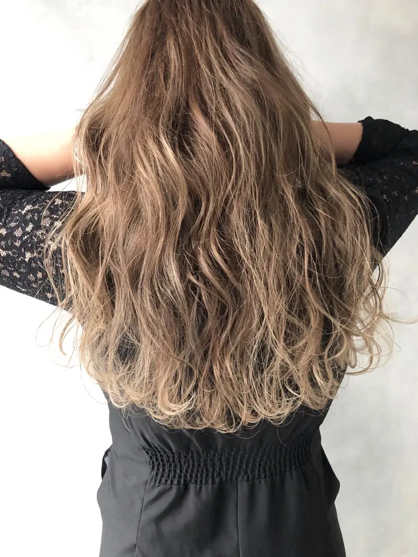 ロング ハイライト 小澤大輔 YOLO hairのヘアスタイル
