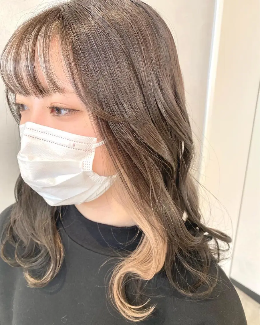 ミディアム カラー ミストバング ベージュカラー フェイスフレーミング ホワイトベージュ カット ヘアカラー ピンク/ベージュ /似合わせ/田島百華のヘアスタイル