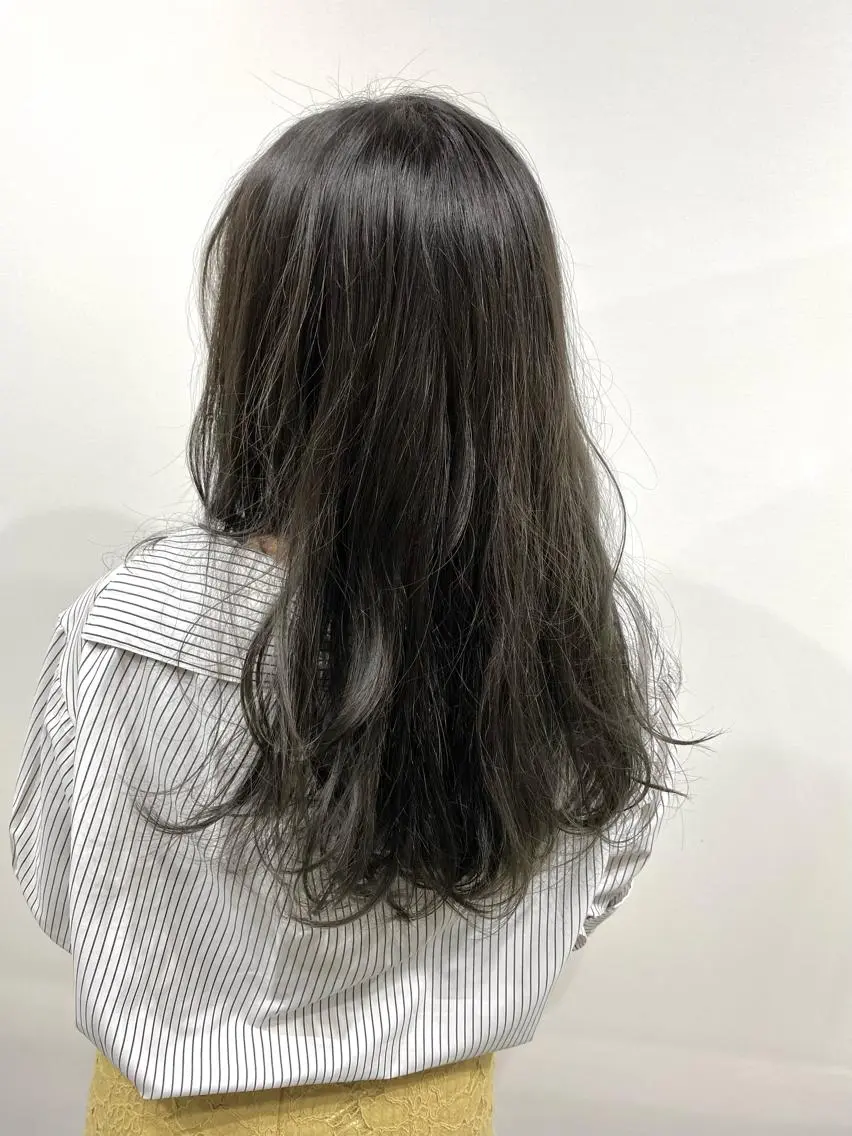 ロング カラー アッシュ 透明感カラー シルバー シルバーアッシュ カット 神保 佑斗のヘアスタイル