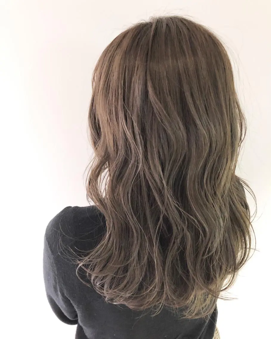 ロング カラー グレージュ ハイライトカラー ハイライト カット ヘアカラー トリートメント 🍊新宿南口🍊 ERINAのヘアスタイル