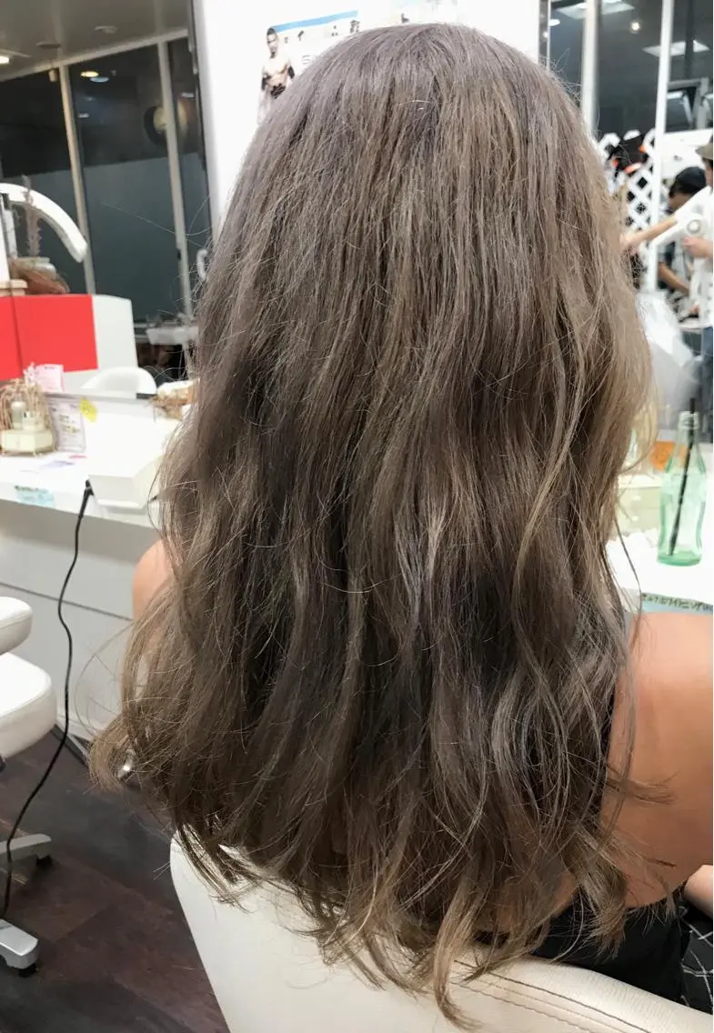 ロング カラー 岩谷/ブリーチ 🪽透明感カラーのヘアスタイル