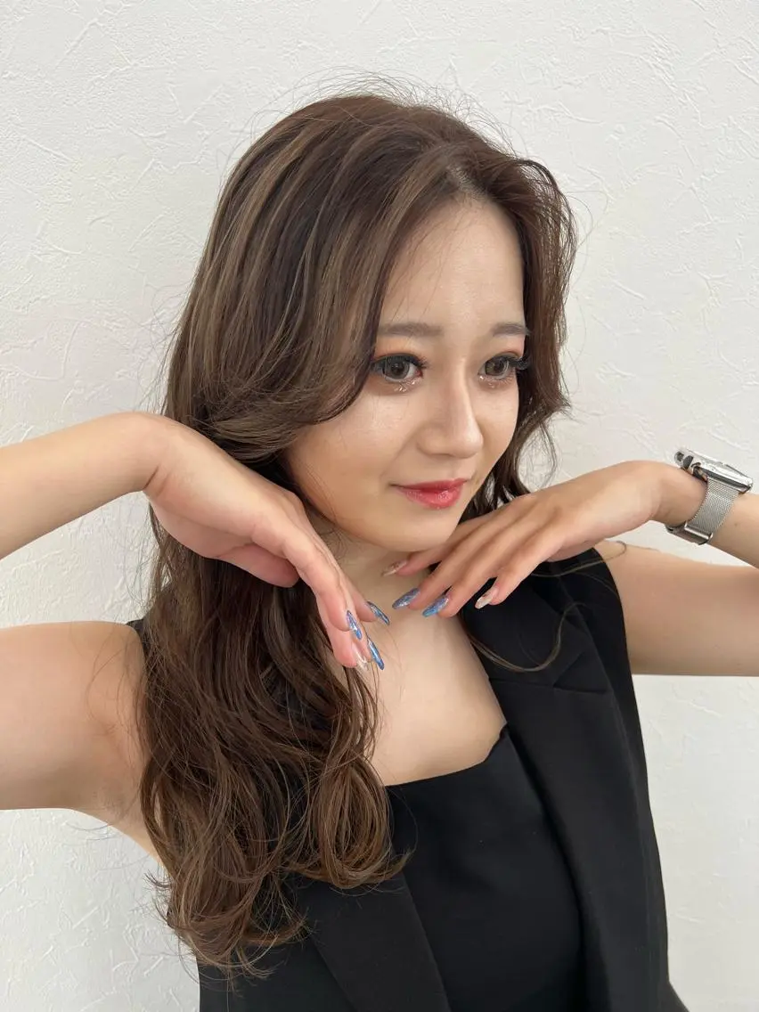 ロング カラー ヘアカラー 長山 茉白のヘアスタイル