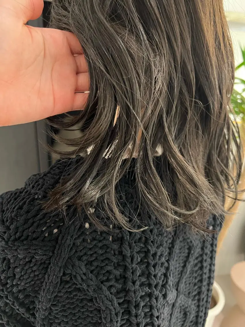 ミディアム カラー グレージュ シアーグレージュ 暗髪カラー🫐 おくだりんかのヘアスタイル