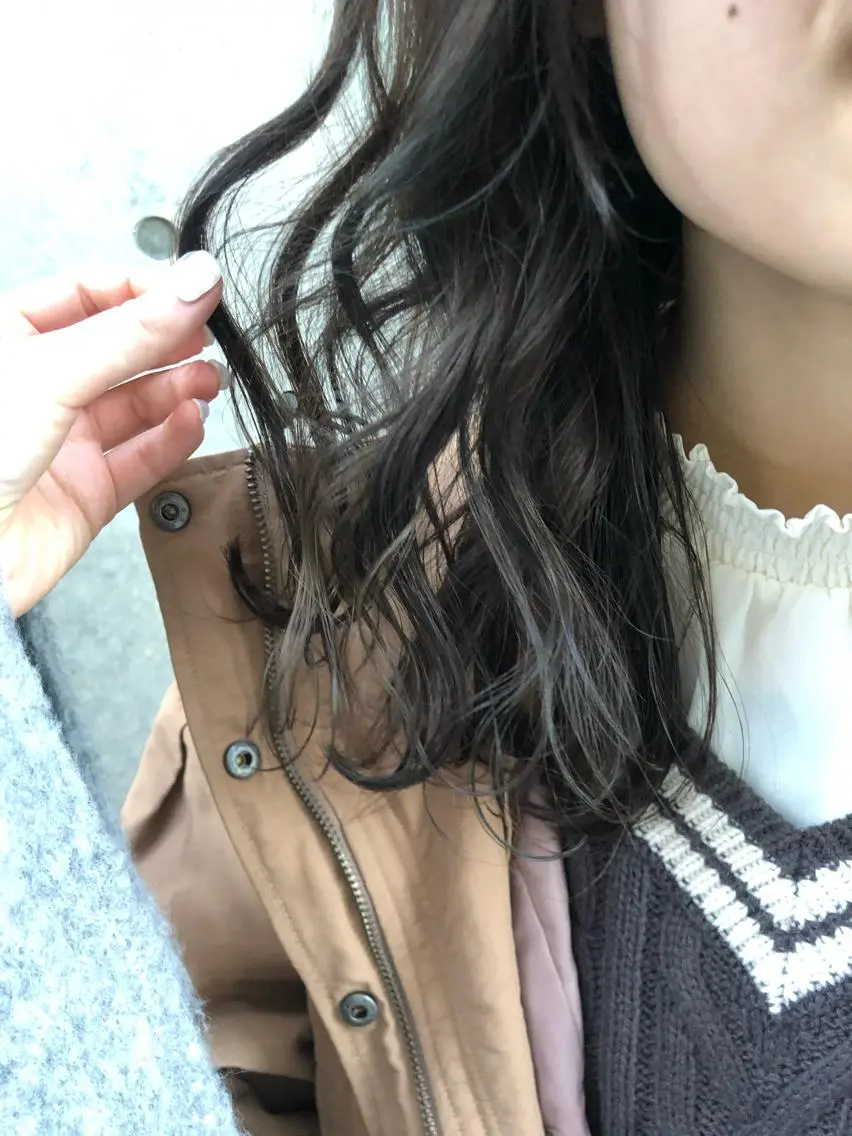 ロング カラー ベージュカラー オリーブベージュ やまさきえりこ ニュアンスパーマのヘアスタイル