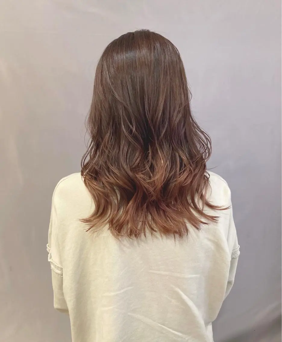 セミロング カラー 宮原 佳苗のヘアスタイル