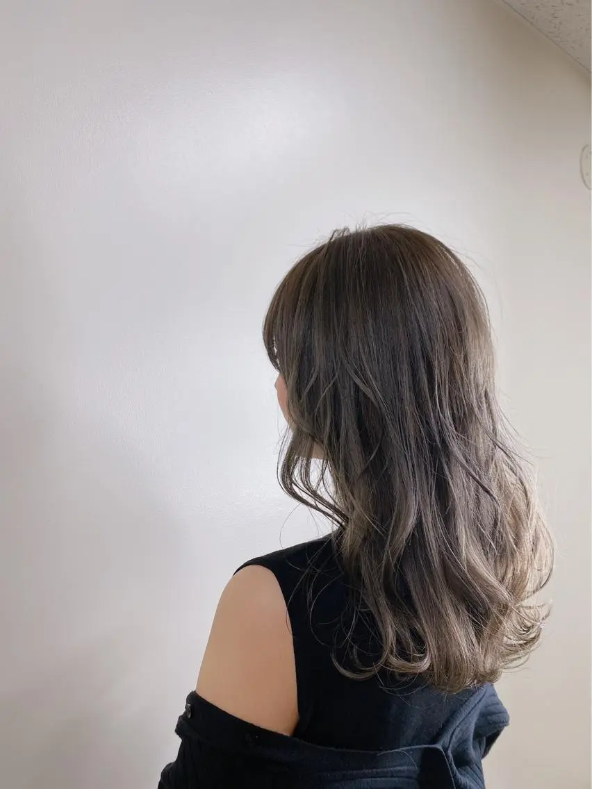 セミロング カラー 伊藤 舜斗のヘアスタイル