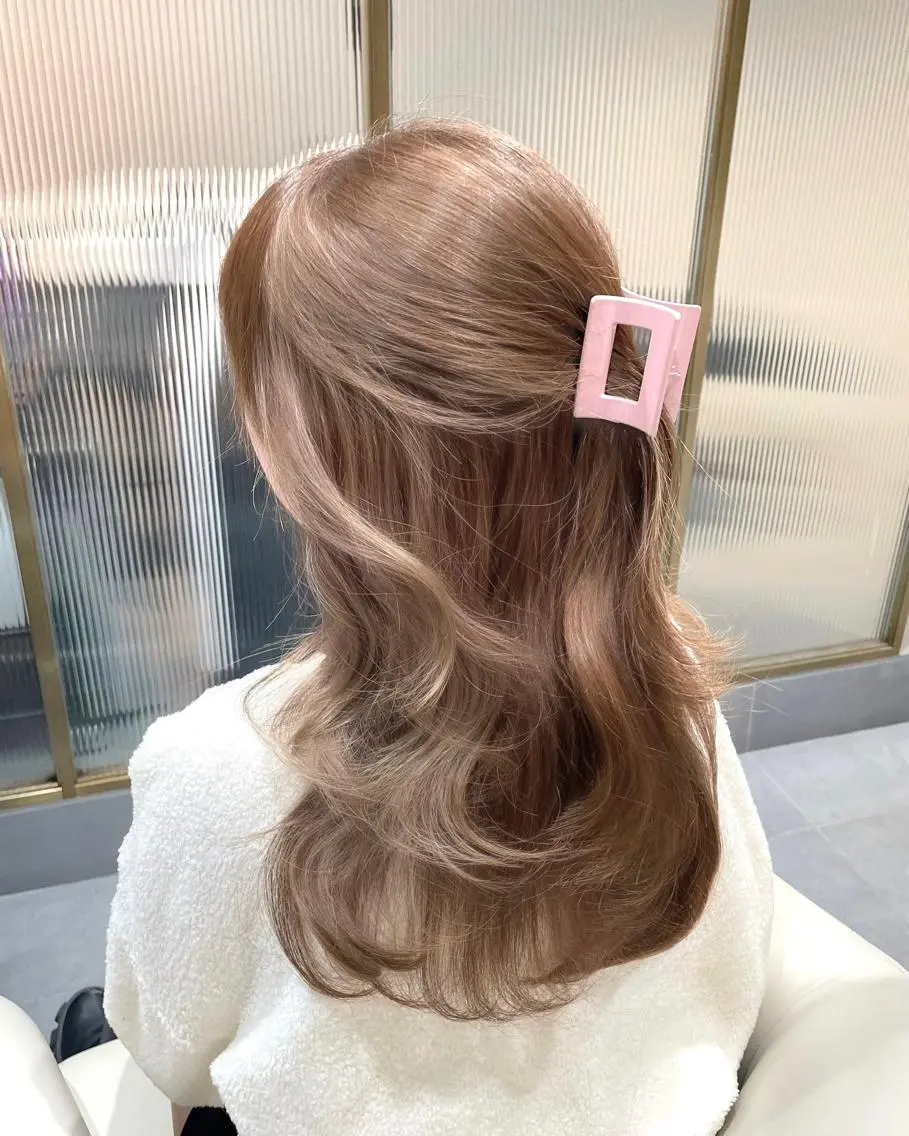 ロング カラー ヘアアレンジ 🤎小顔レイヤー /ベージュ🤎友香のヘアスタイル