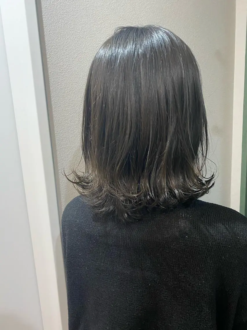 ミディアム カラー アッシュ moanin モーニンのヘアスタイル