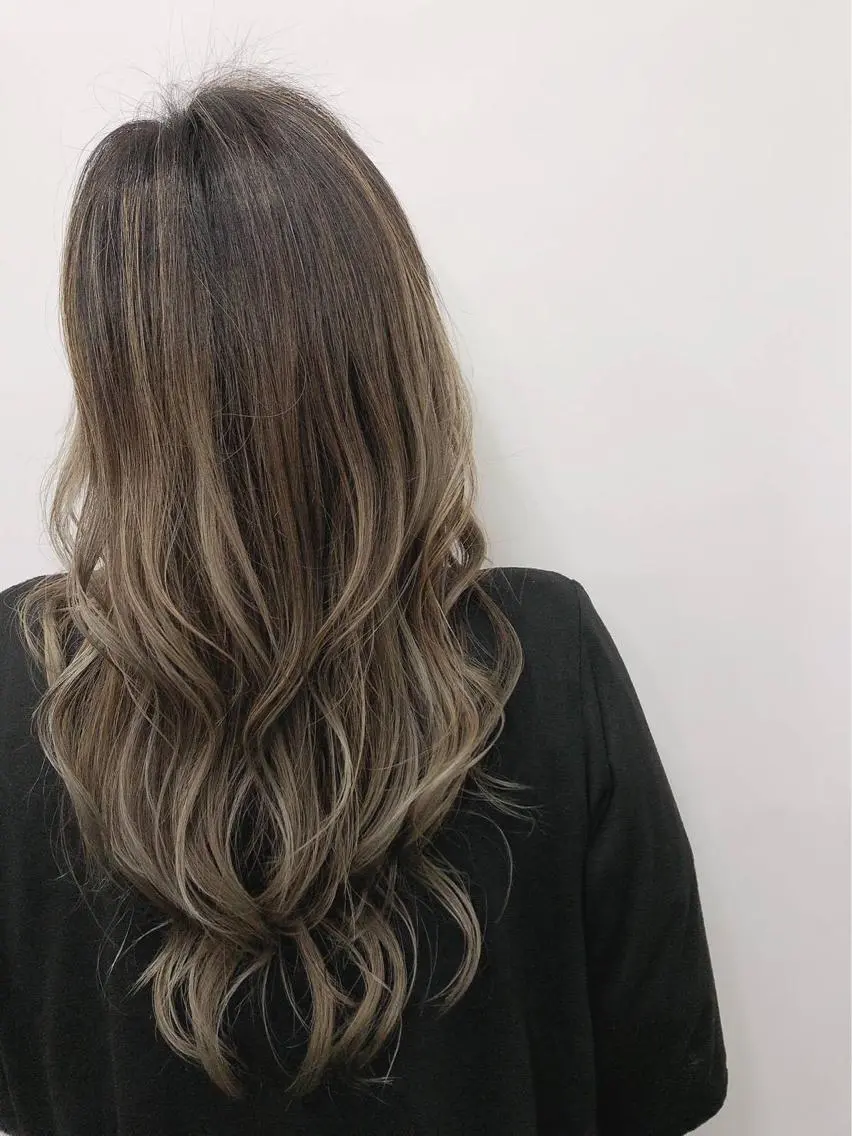 ロング カラー ✴️Siesta✴️ 髪質改善艶カラーのヘアスタイル