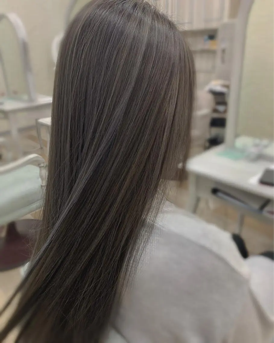 ロング ハイライト ヘアカラー トリートメント 小笠原 菜緒のヘアスタイル