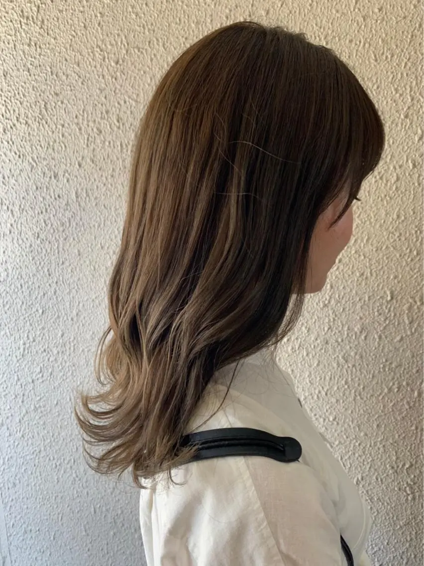 セミロング カラー ベージュカラー chouette シュエットのヘアスタイル