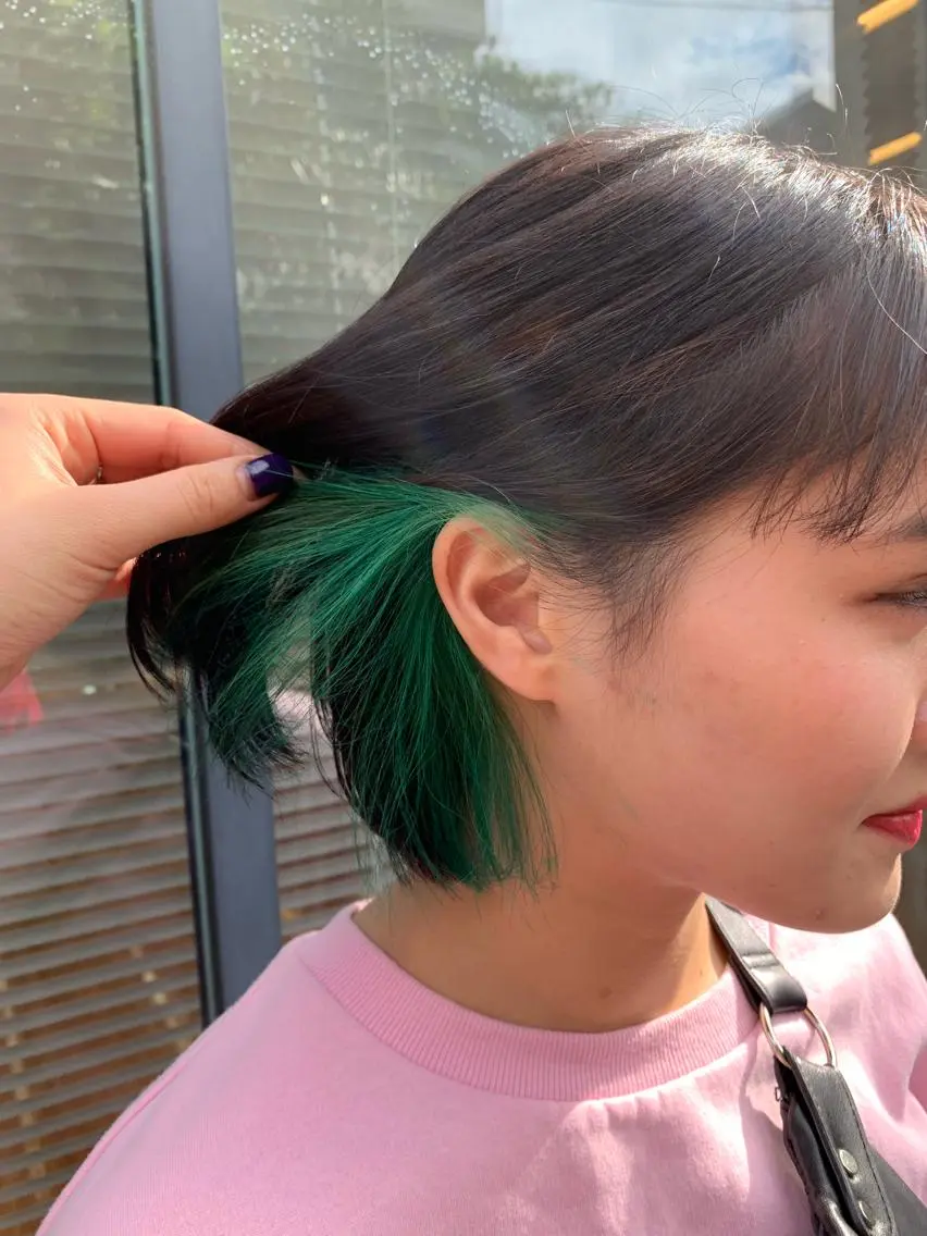 ミディアム カラー ブリーチ 顔周りカット 色落ちまでキレイに! !女性サロンのヘアスタイル