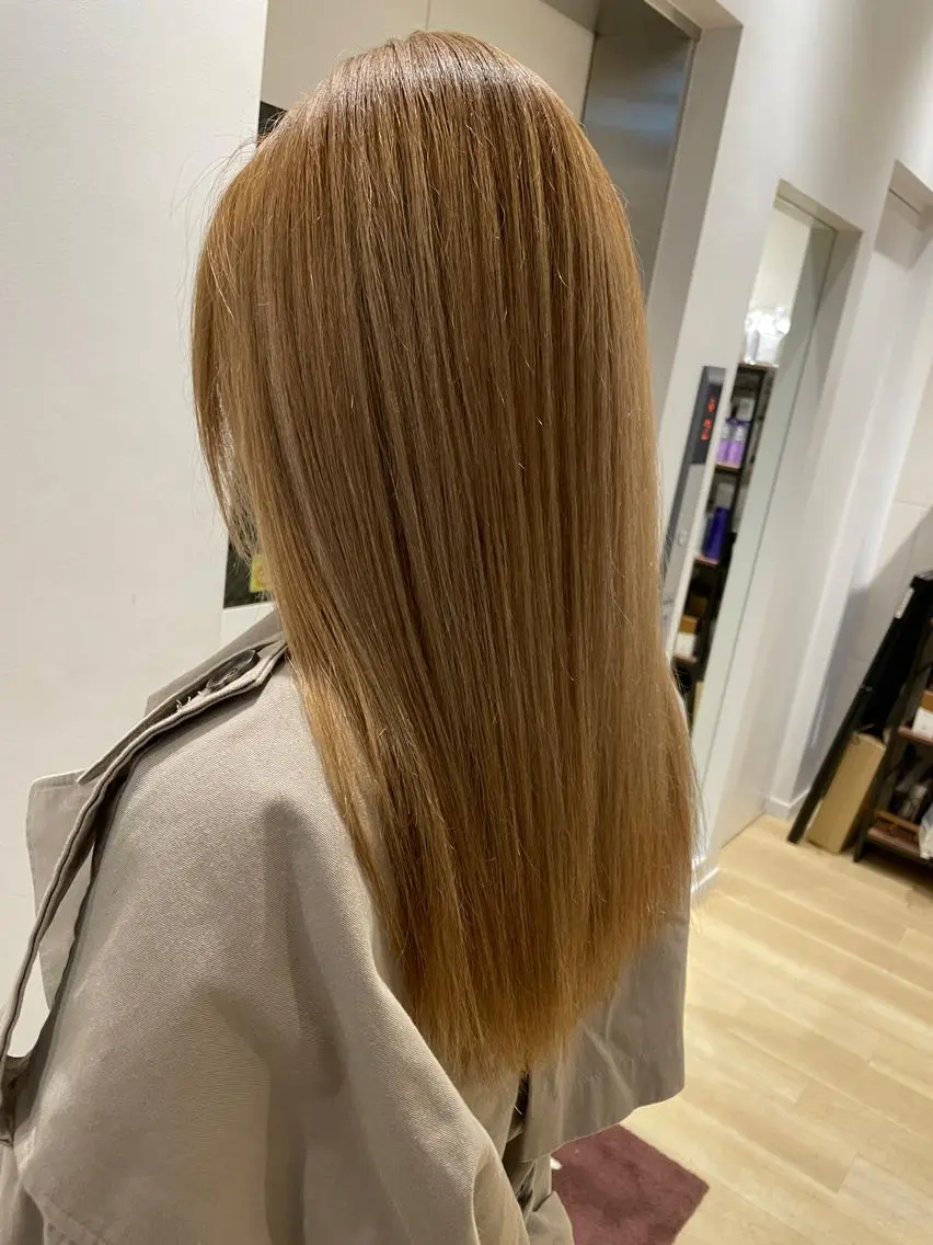セミロング カラー カット ヘアカラー トリートメント 美髪形成!色素改善! 秋田 和輝のヘアスタイル