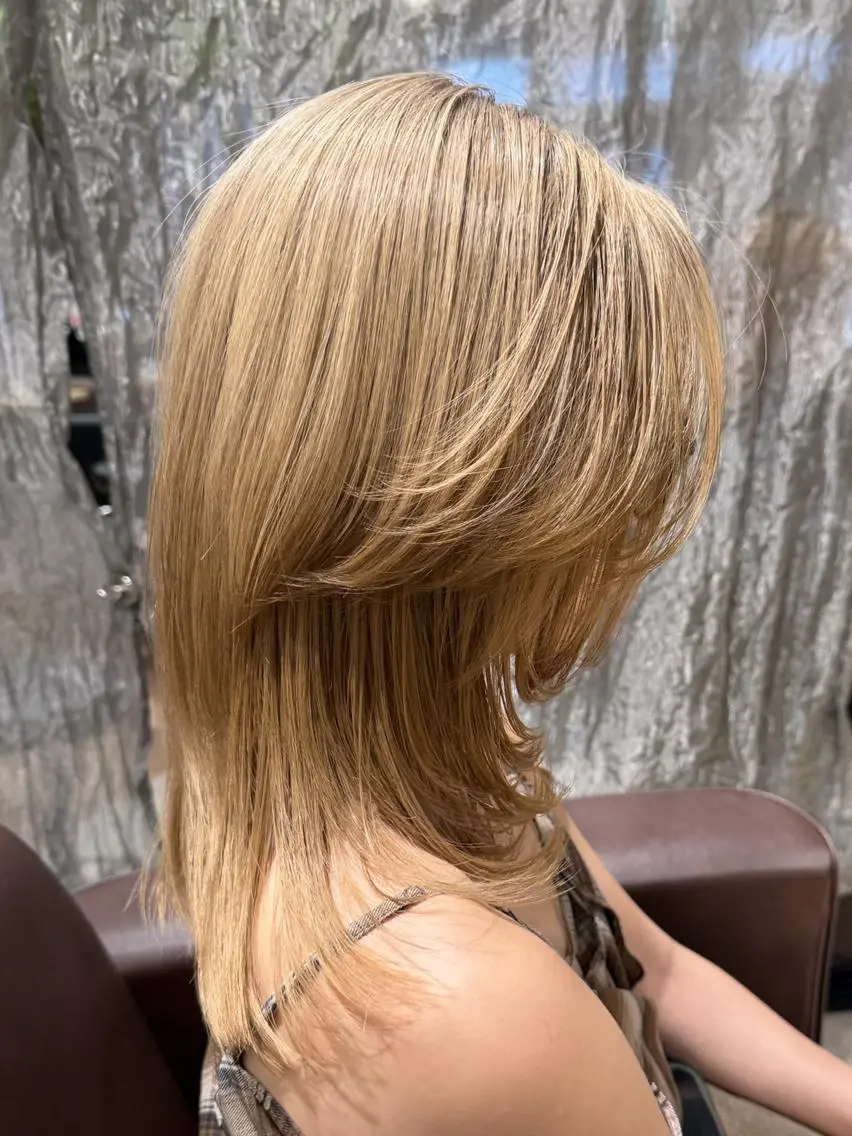 カラー ベージュカラー ハイトーンカラー ハイトーンベージュ スタッフ1 アシスタントのヘアスタイル