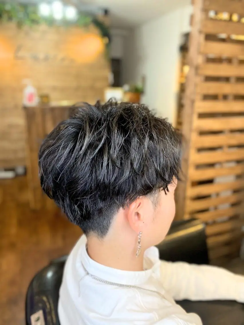ミディアム カラー ダークグレー カット ヘアカラー Luzir⭐︎ GEN⭐︎のヘアスタイル