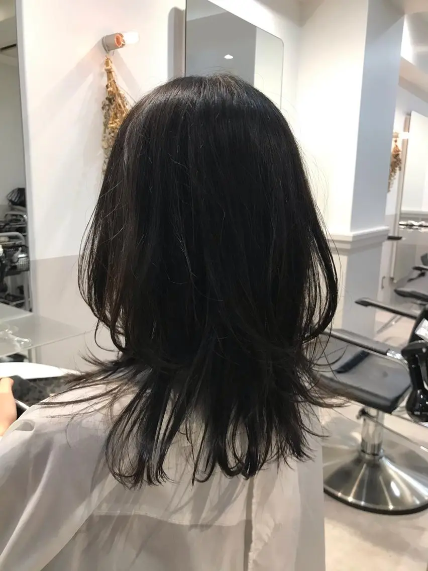 ミディアム ウルフカット オカダ ノゾミのヘアスタイル