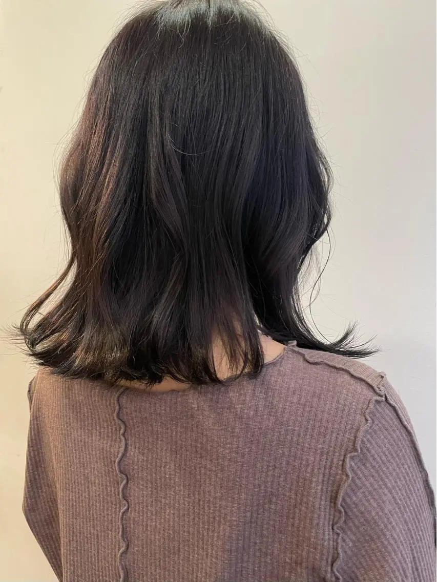 カラー 黒髪 ブリーチ ブルーカラー ブルーブラック 透明感カラー 井上 葉月のヘアスタイル