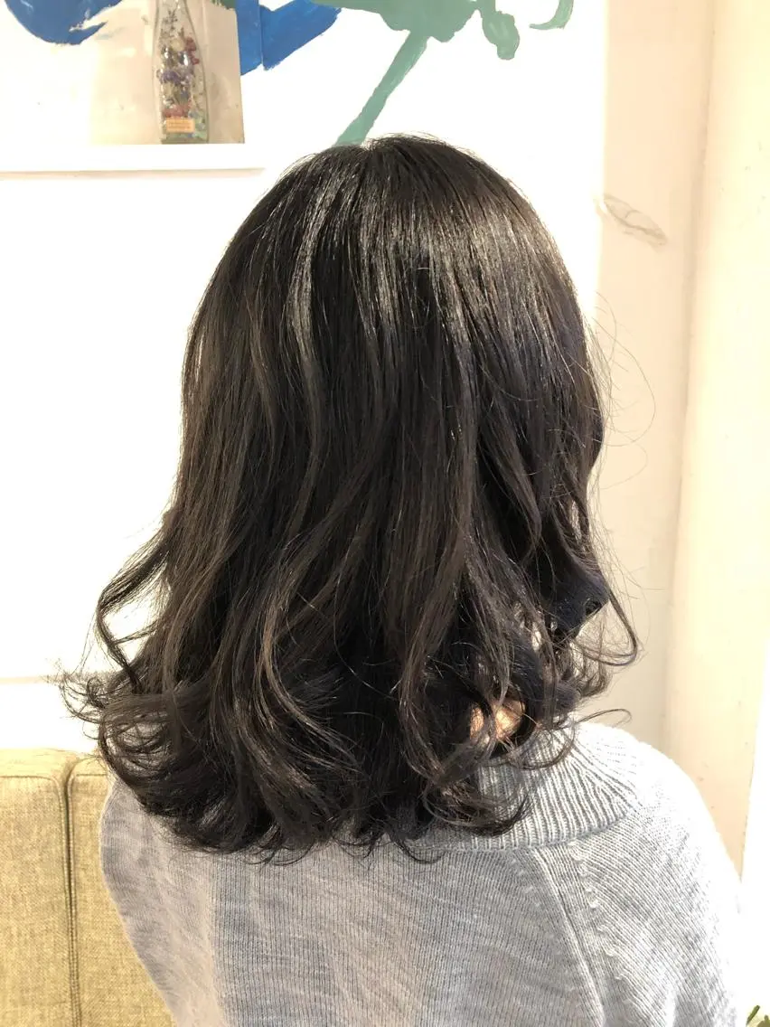 カラー アッシュ イルミナカラー monami 鈴木 茉由奈のヘアスタイル