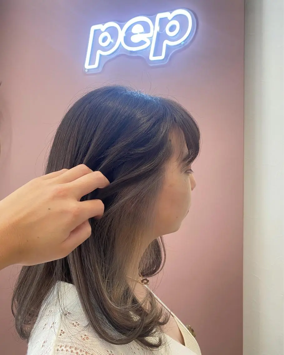 セミロング カラー グレージュ シルバー カット ヘアカラー トリートメント pep natsumiのヘアスタイル