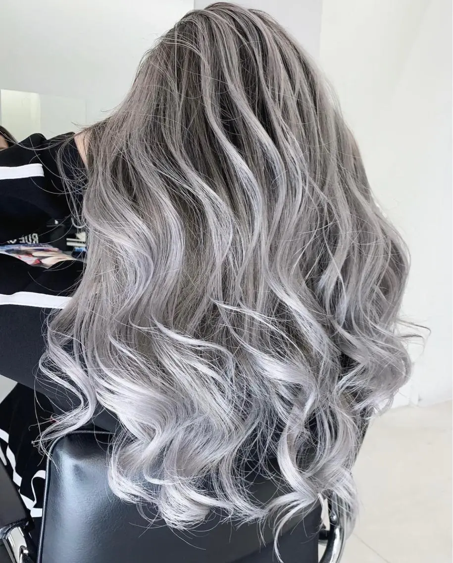 カラー 岡留 愛美のヘアスタイル
