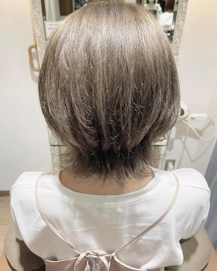 カラー ショートボブ アッシュ バレイヤージュ ミストバング ベージュカラー 🫧髪質改善艶カラー _マエダ 🫧のヘアスタイル