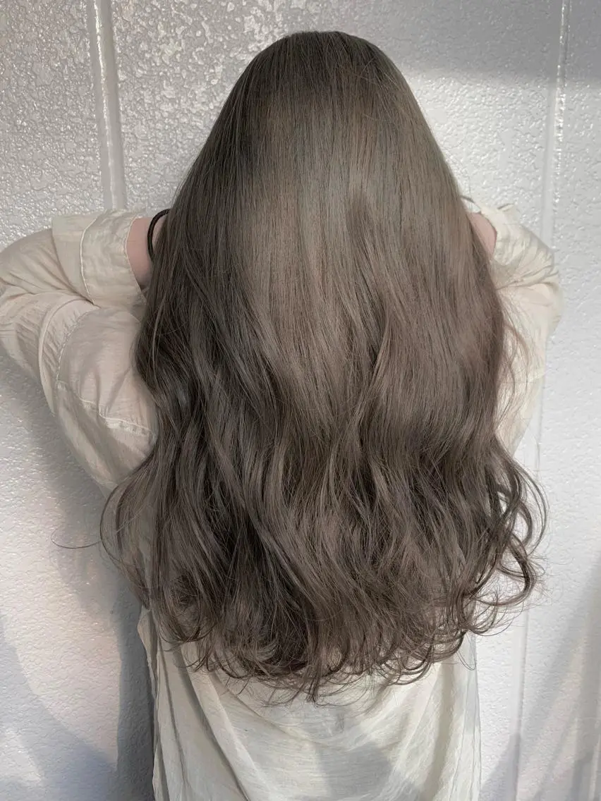ロング カラー ブリーチ グレージュ 💎赤み消しカラー 特化型デザイナー💎のヘアスタイル