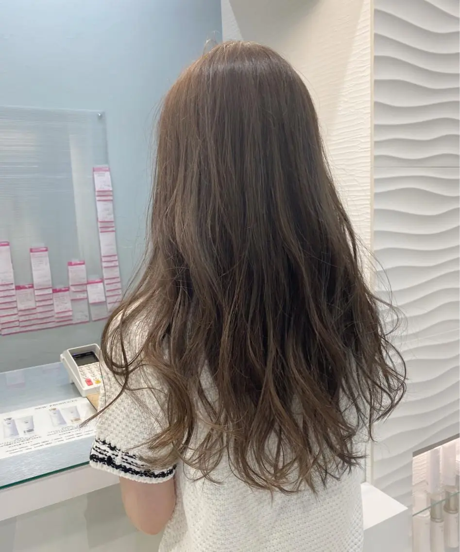 ロング カラー ハイライトカラー ハイライト カット ヘアカラー 中川 茜里のヘアスタイル