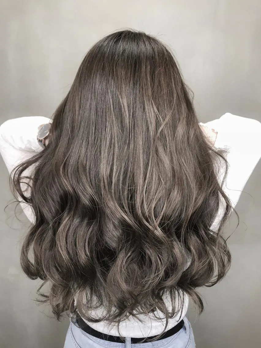 セミロング カラー シルバー 【透明感、艶髪】西村 有司のヘアスタイル
