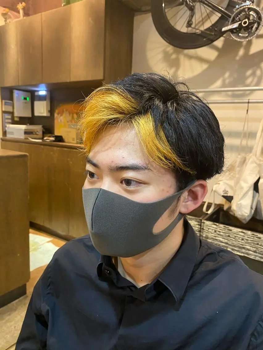 カラー 岡本 蓮太のヘアスタイル