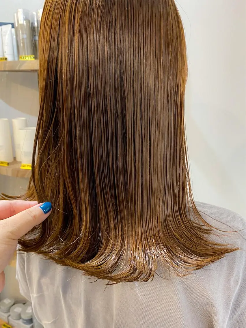 セミロング カラー ベージュカラー louwe 武藤幸世のヘアスタイル