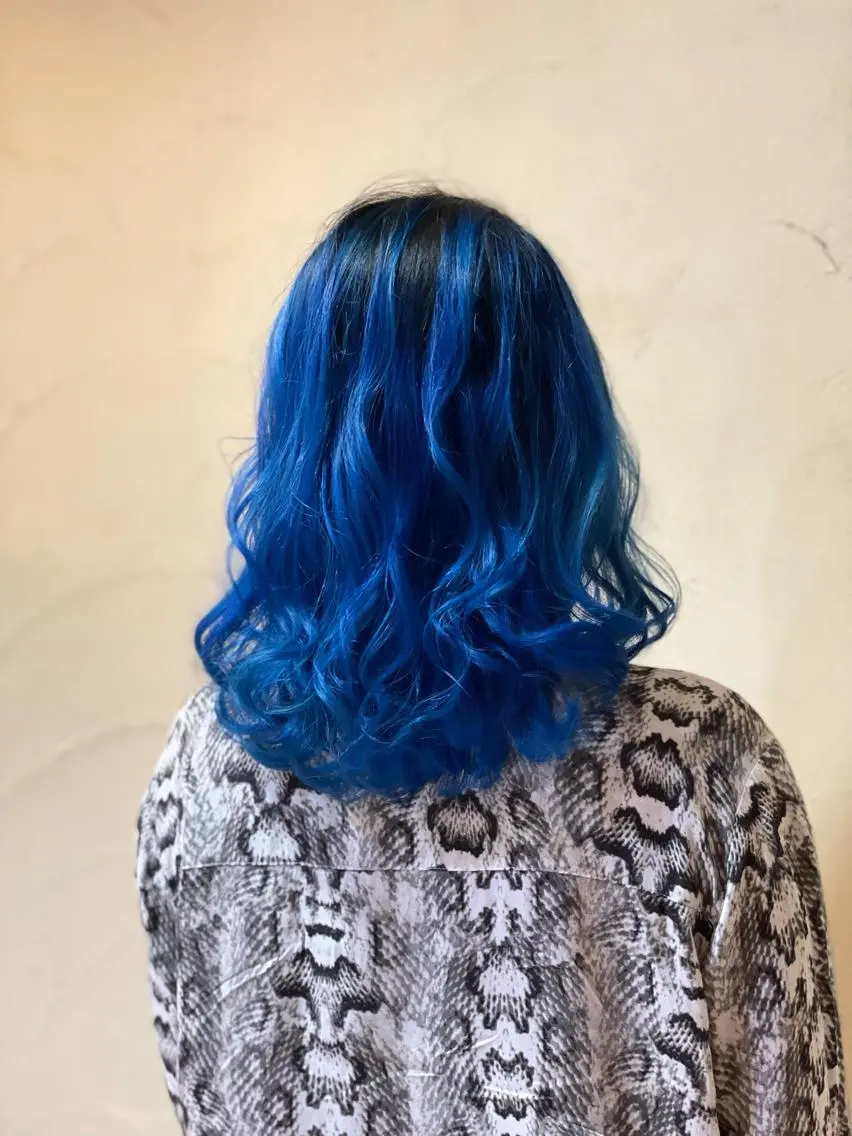 ショート カラー ヘアアレンジ バレイヤージュ ブリーチ ブルーカラー ボブ レイヤーカット カット ヘアカラー トリートメント 秋山 幸太のヘアスタイル