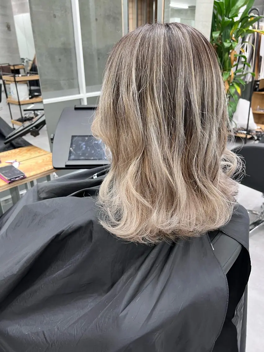 ミディアム カラー バレイヤージュ ブリーチ レイヤーカット カット ヘアカラー トリートメント 艶髪✨ブリーチ職人 yasuのヘアスタイル