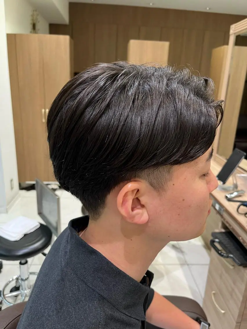 メンズ 伊佐 愛のヘアスタイル