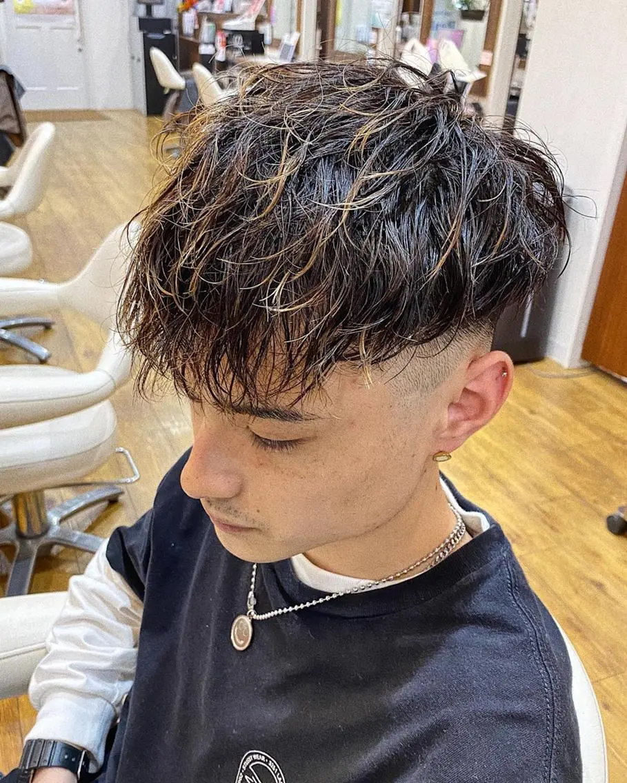 パーマ メンズ センターパート マッシュ メンズパーマ 学生（メンズ向け） メンズツイストパーマ 原田 涼矢のヘアスタイル