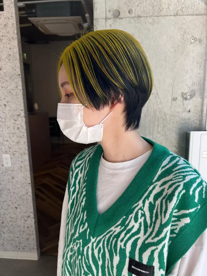 ショート カラー ヘアアレンジ 黒髪 シルバー イエローカラー ヘアカラー トリートメント lani ブリーチ /ダブルカラーのヘアスタイル