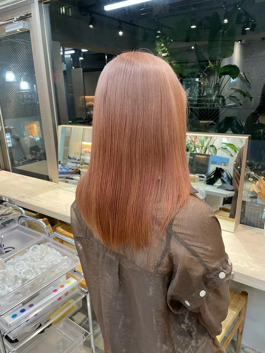 ロング カラー ネイル マツエク・マツパ アイブロウ 失敗しないハイトーン ✨ミルクティー/ミワのヘアスタイル