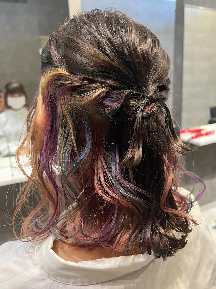 セミロング カラー ヘアアレンジ ベージュカラー ブリーチ ダブルカラー ミルクティーベージュ ヨシンモリ hiiko顔まわり カットのヘアスタイル