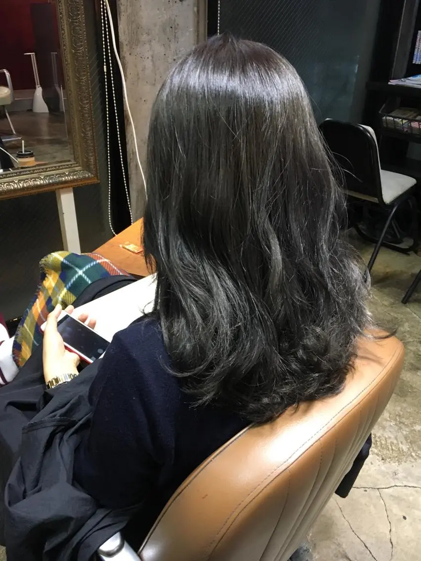ロング カラー ダークグレー 北條 優輝のヘアスタイル