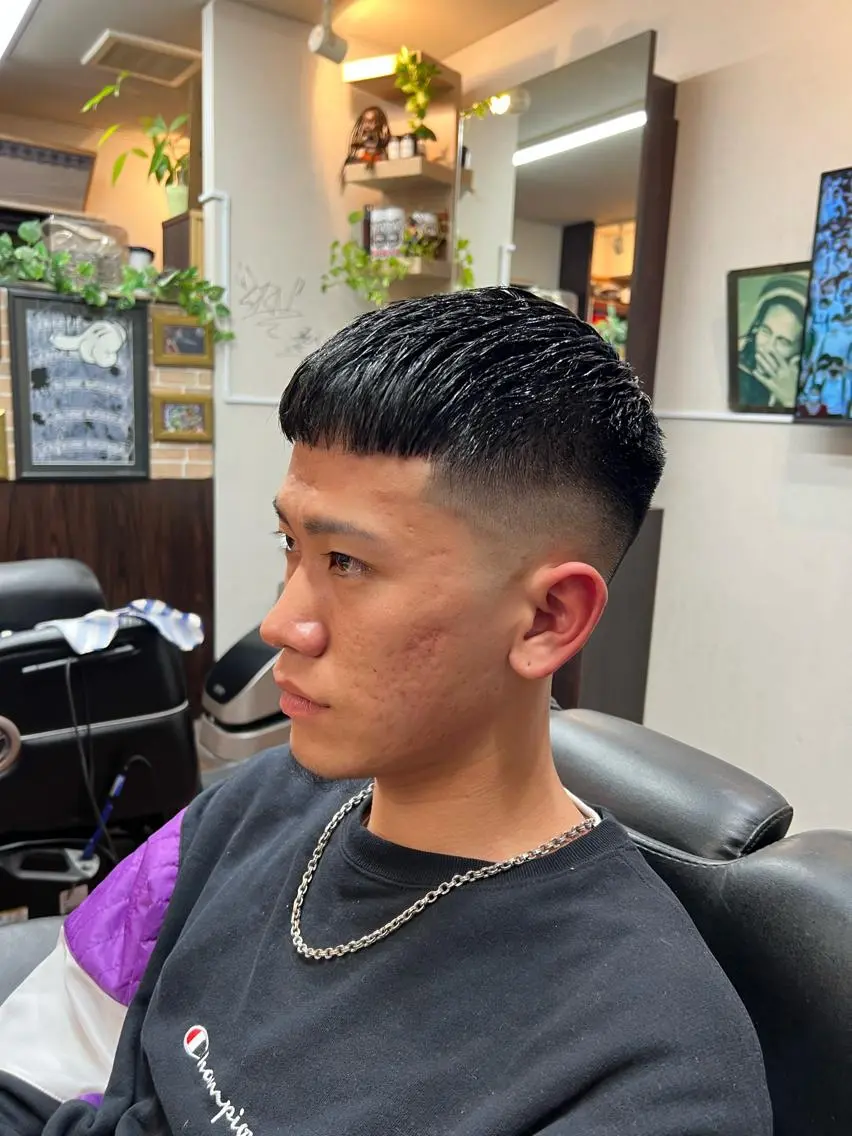ショート メンズ フェードカット スキンフェード カット メンズカット 川㟢弘貴のヘアスタイル