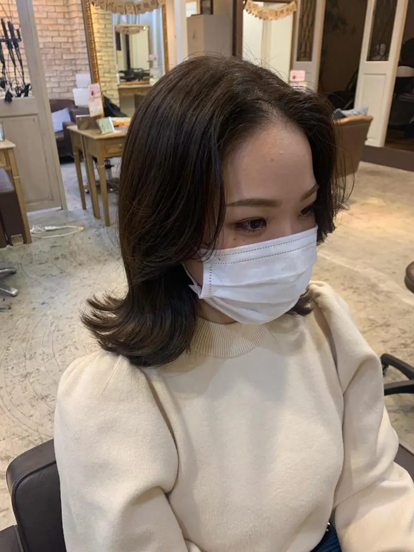 ミディアム カラー 顔周りカット ヨシンモリ 韓国🇰🇷髪質改善 Chisaki치사키のヘアスタイル