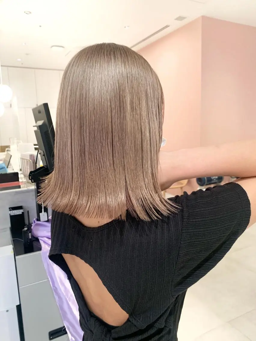 ショート カラー 切りっぱなしボブ ブリーチ ハイトーンカラー ボブ カット ヘアカラー トリートメント レイヤー専門家 ダブルカラー修のヘアスタイル
