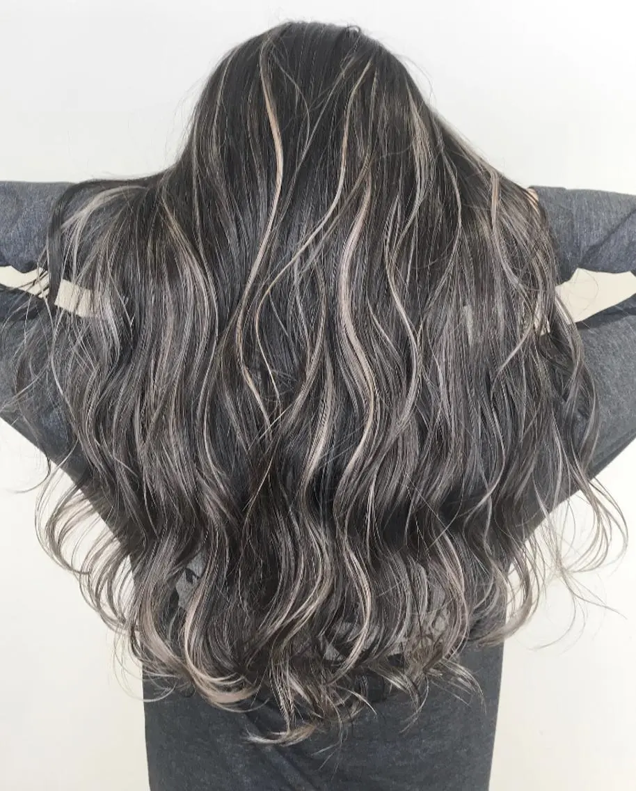 ロング カラー ハイライトカラー ハイライト 森本 笑のヘアスタイル