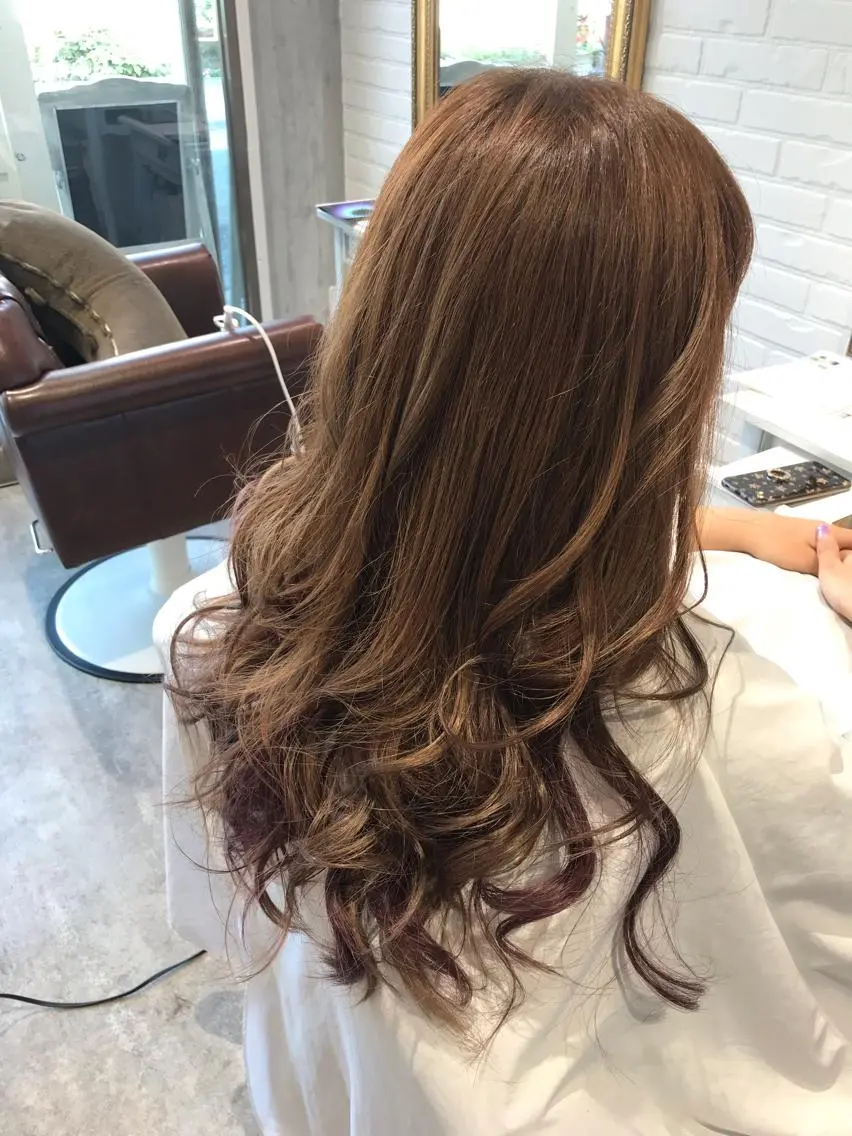 ロング カラー ベージュカラー ミルクティーベージュ バイオレットカラー ロング カット ヘアカラー トリートメント Renatus店長 金子裕美のヘアスタイル