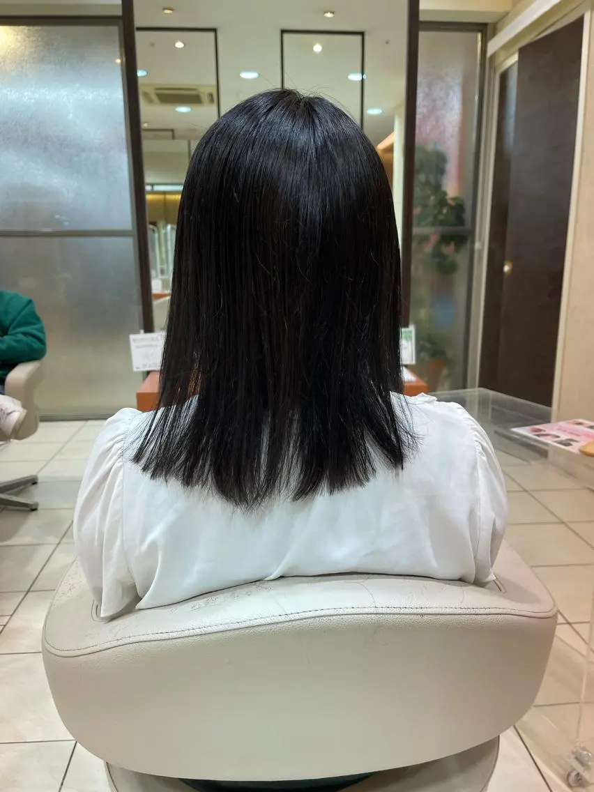 セミロング カラー 黒髪 ブルーカラー ブルーブラック カネヒラ リョウスケのヘアスタイル